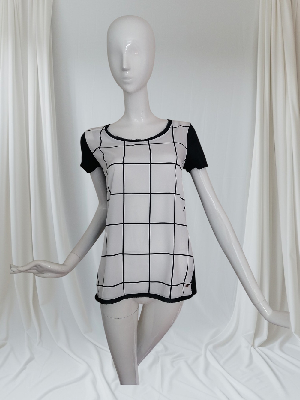 Tommy Hilfiger White Tee with Bleu Grid and Black Sleeves